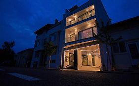 No 6 Apartments